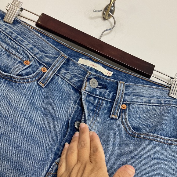 Levi's Wedgie Jeans Womens 28 x 26 Medium Blue Icon Fit High Rise Ankle Crop - Picture 6 of 15